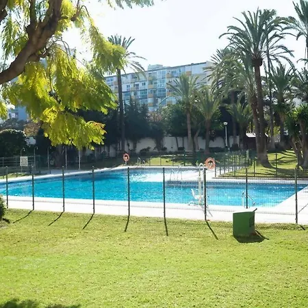 Bonito Y Amplio Piso En Con Piscina * Benalmadena